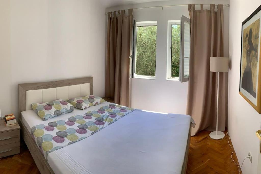 Oliva, Rafailovici Apartment